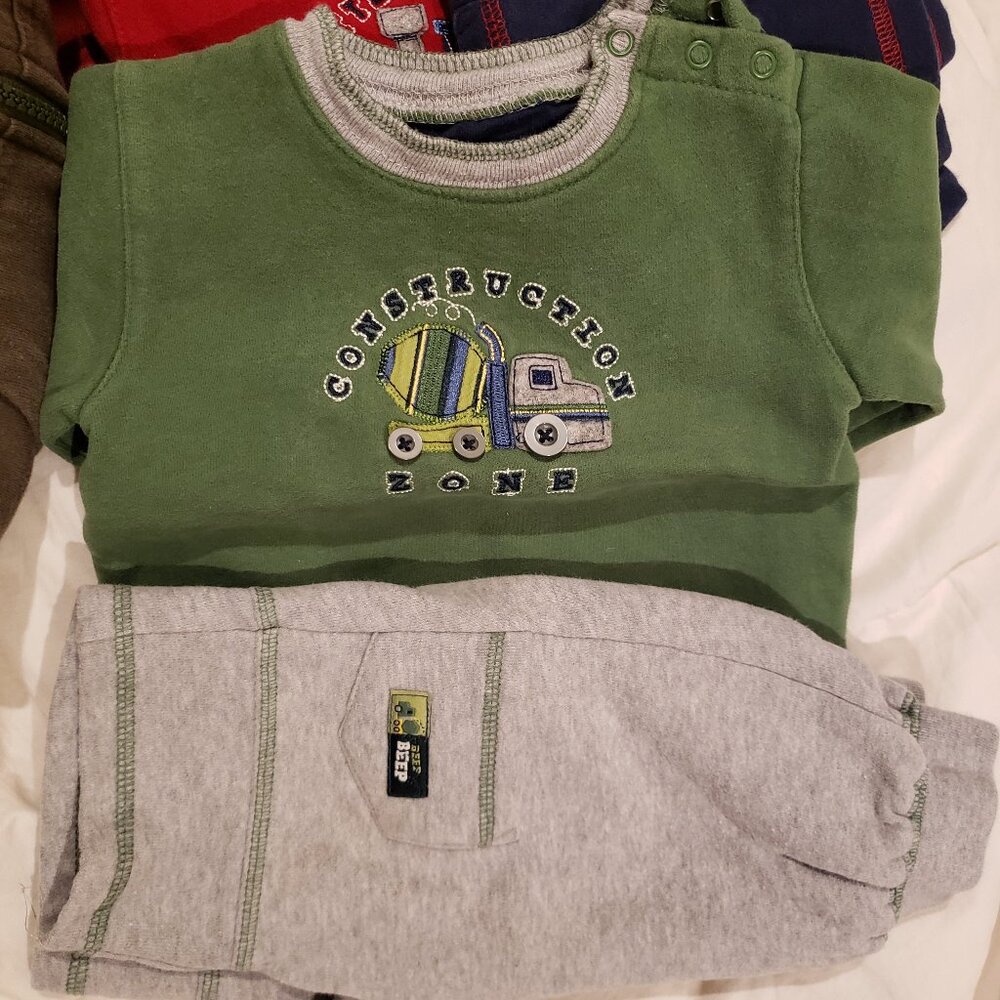 Carter's 6 mo baby clothing set